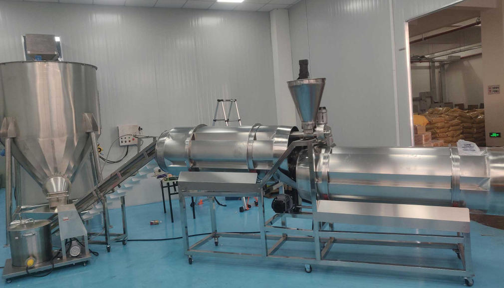 膨化食品生产线客户现场-拌粉机