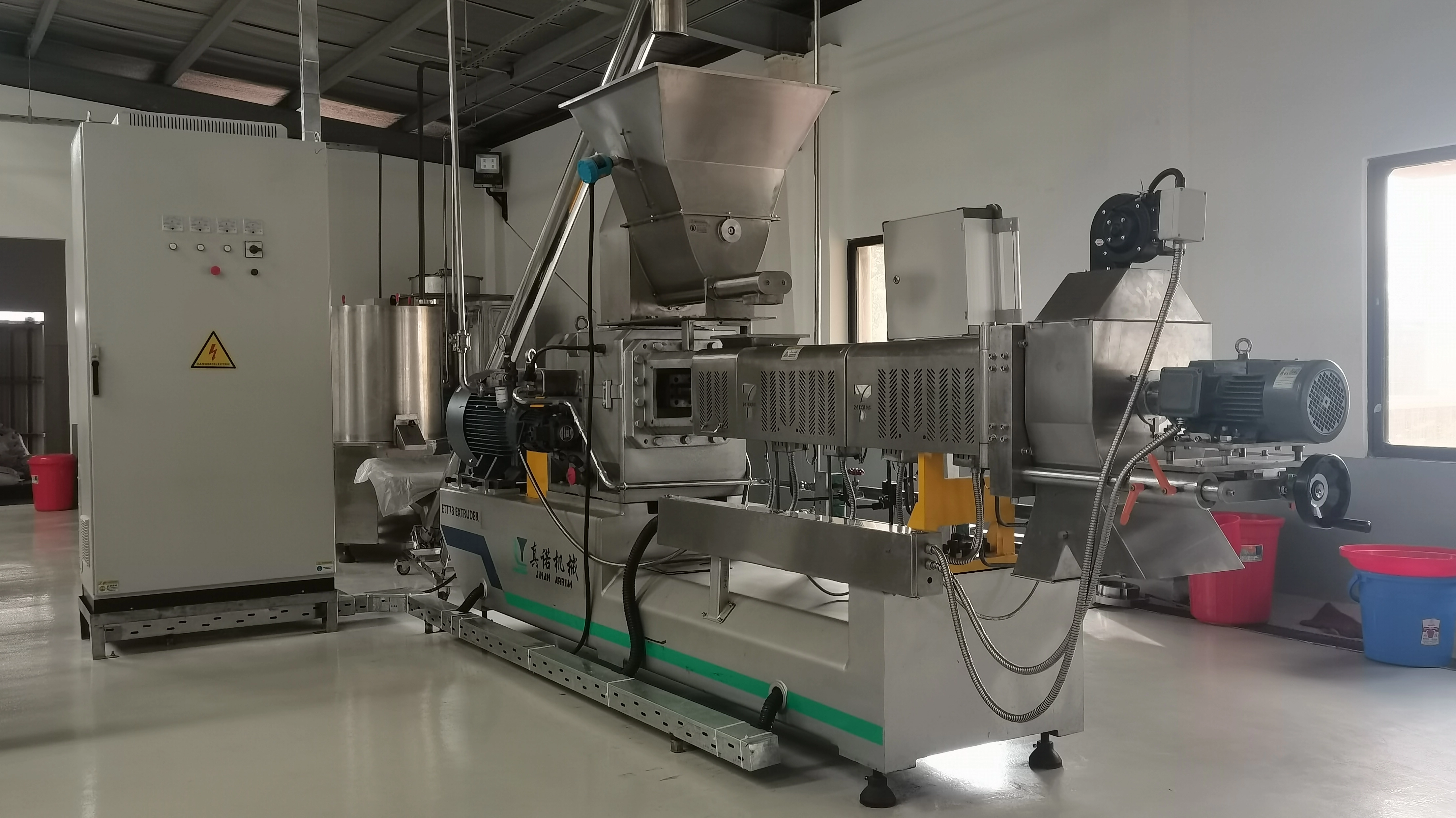 双螺杆挤压膨化机日常操作与维护：延长设备寿命的几个实用建议